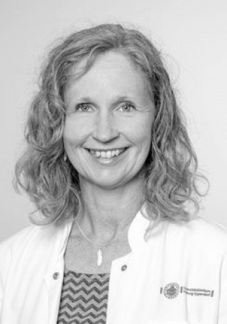 Dr Katharina Holstein
